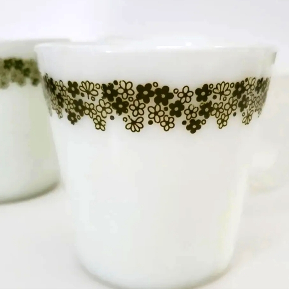 Milk Glass vintage mugs. Set of two. Spring Blossom Green tea mugs - Picture 3 of 3
